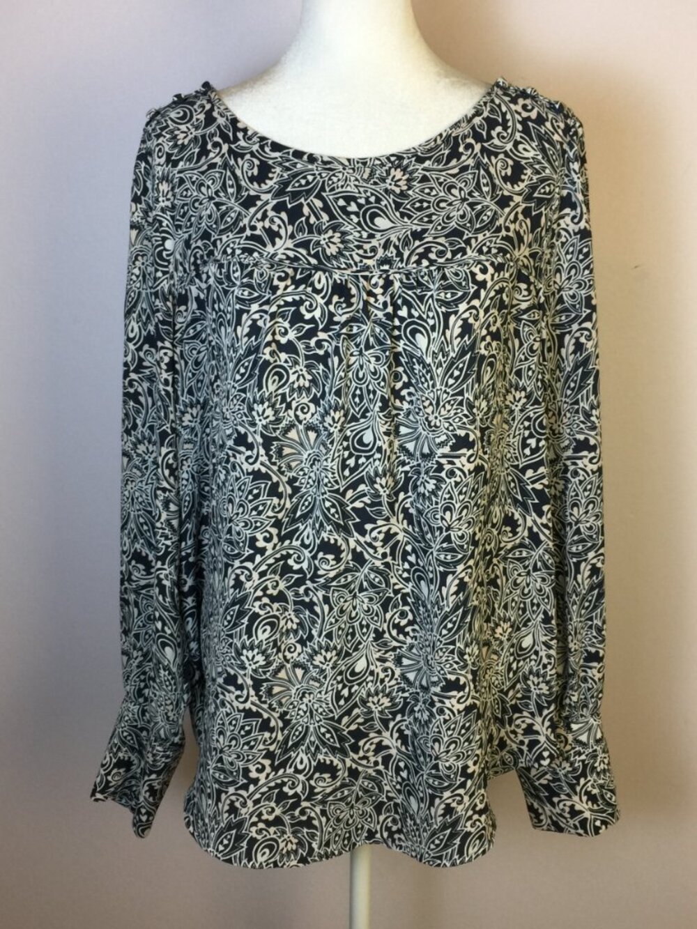 Loft Blouse Top Size M Womans Blue Pink Floral Print Long Sleeve Shoulder Button